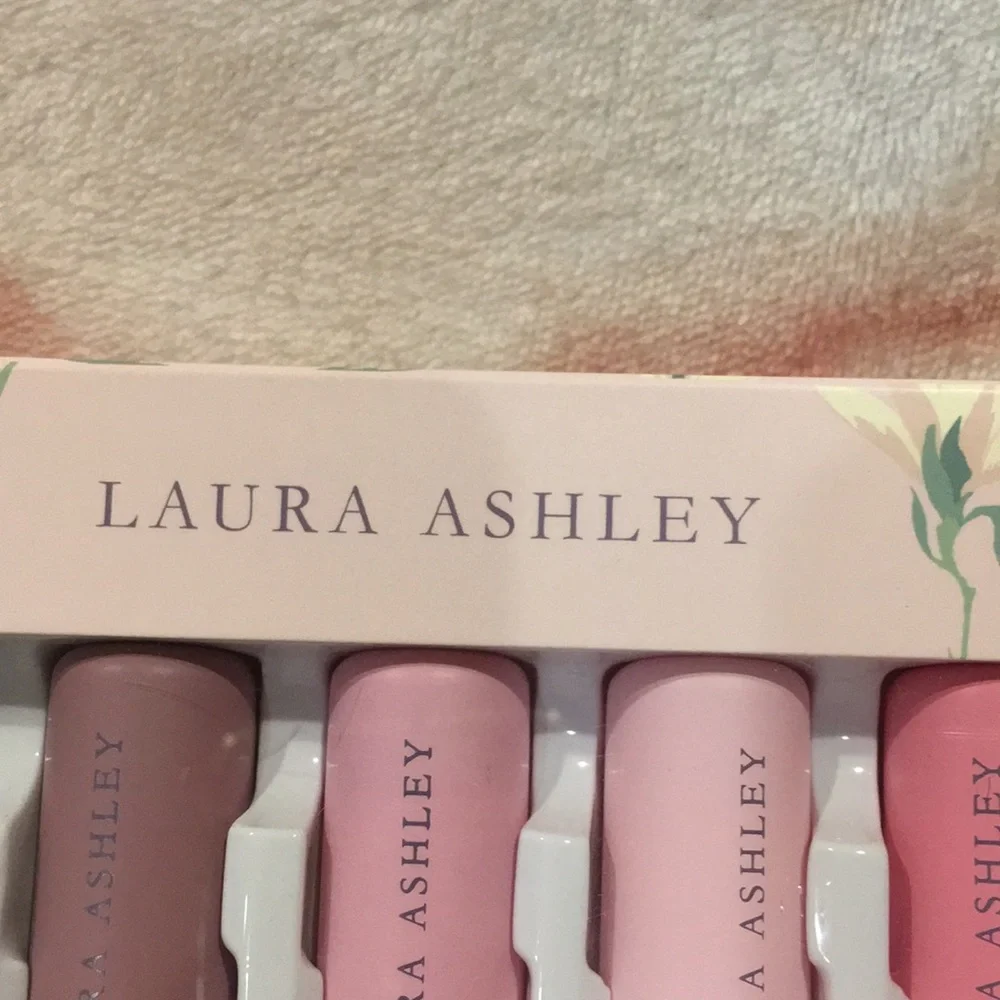 Laura Ashley Lip Polish & Lip Balm Collection 1 lip scrub 4 hydrating balms NWT - Picture 5 of 15